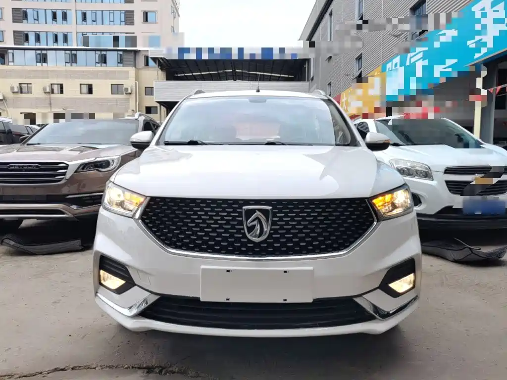 Фото 3 - Baojun 360
