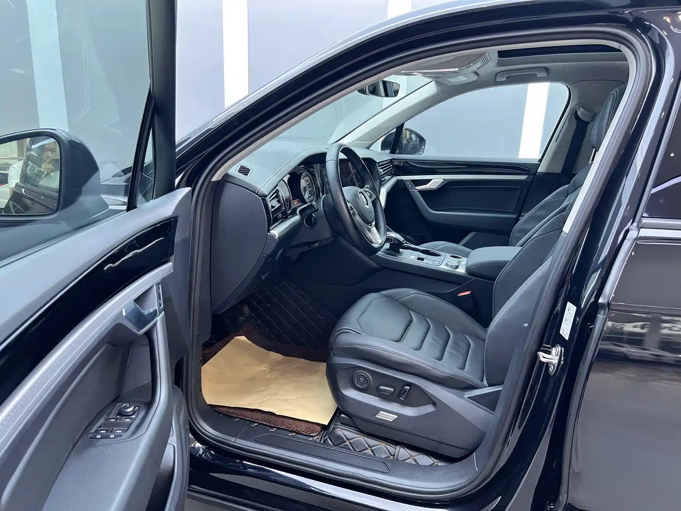 Volkswagen Touareg 2019 2.0TSI Pilot Edition China VI фото 3