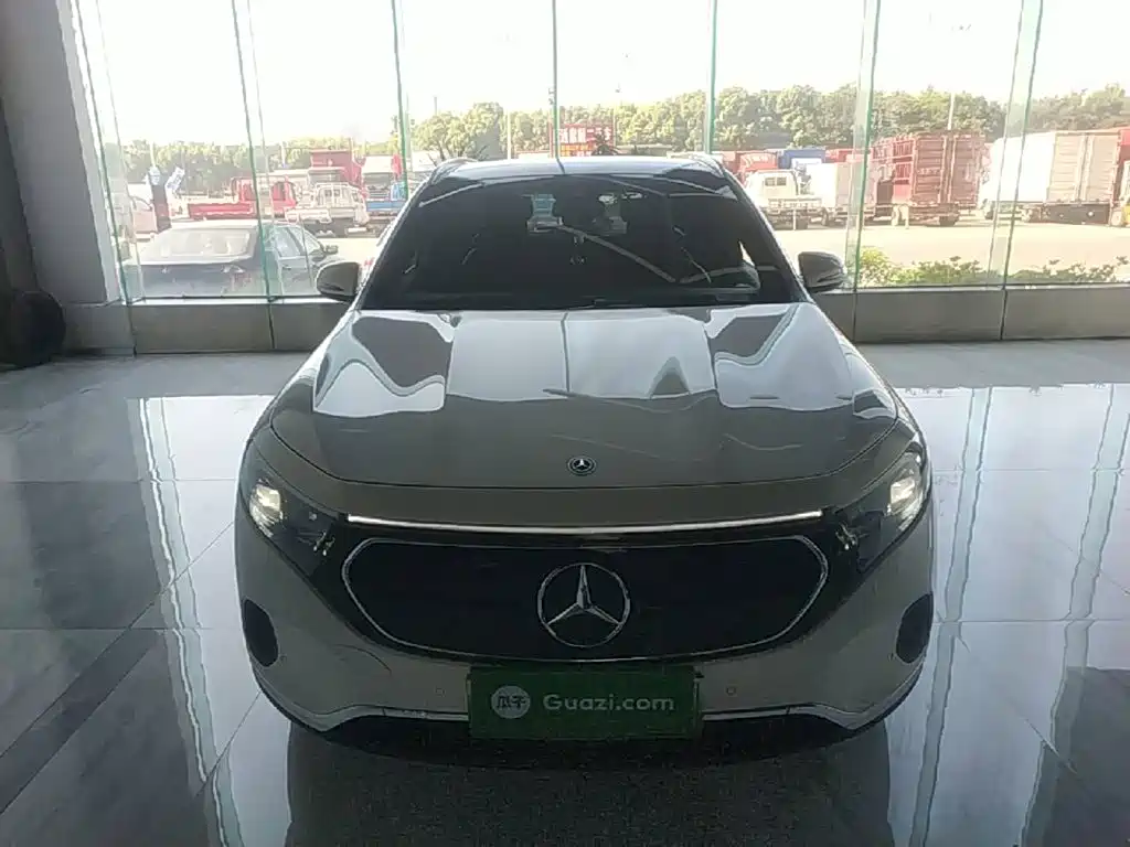 صورة 3 - Mercedes-Benz EQA
