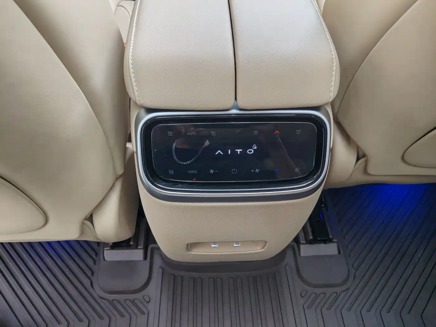 AITO Wenjie AITO M7 2024 1.5T RWD Plus 5-Seater фото 8