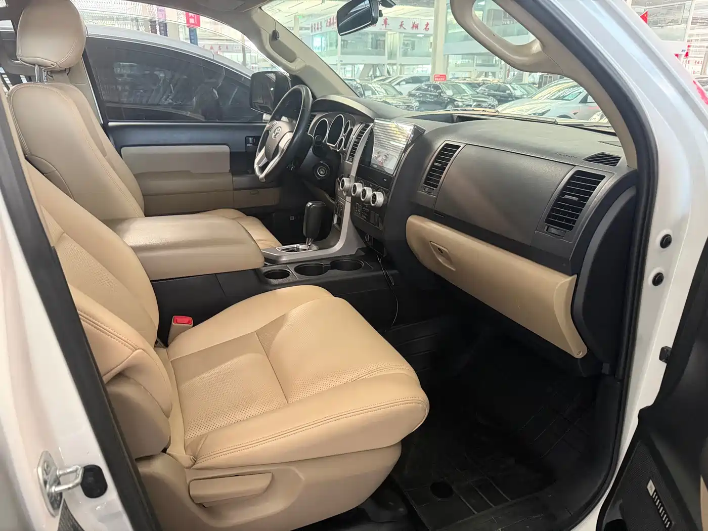 Toyota Sequoia 2015 2010 5.7 Platinum Edition