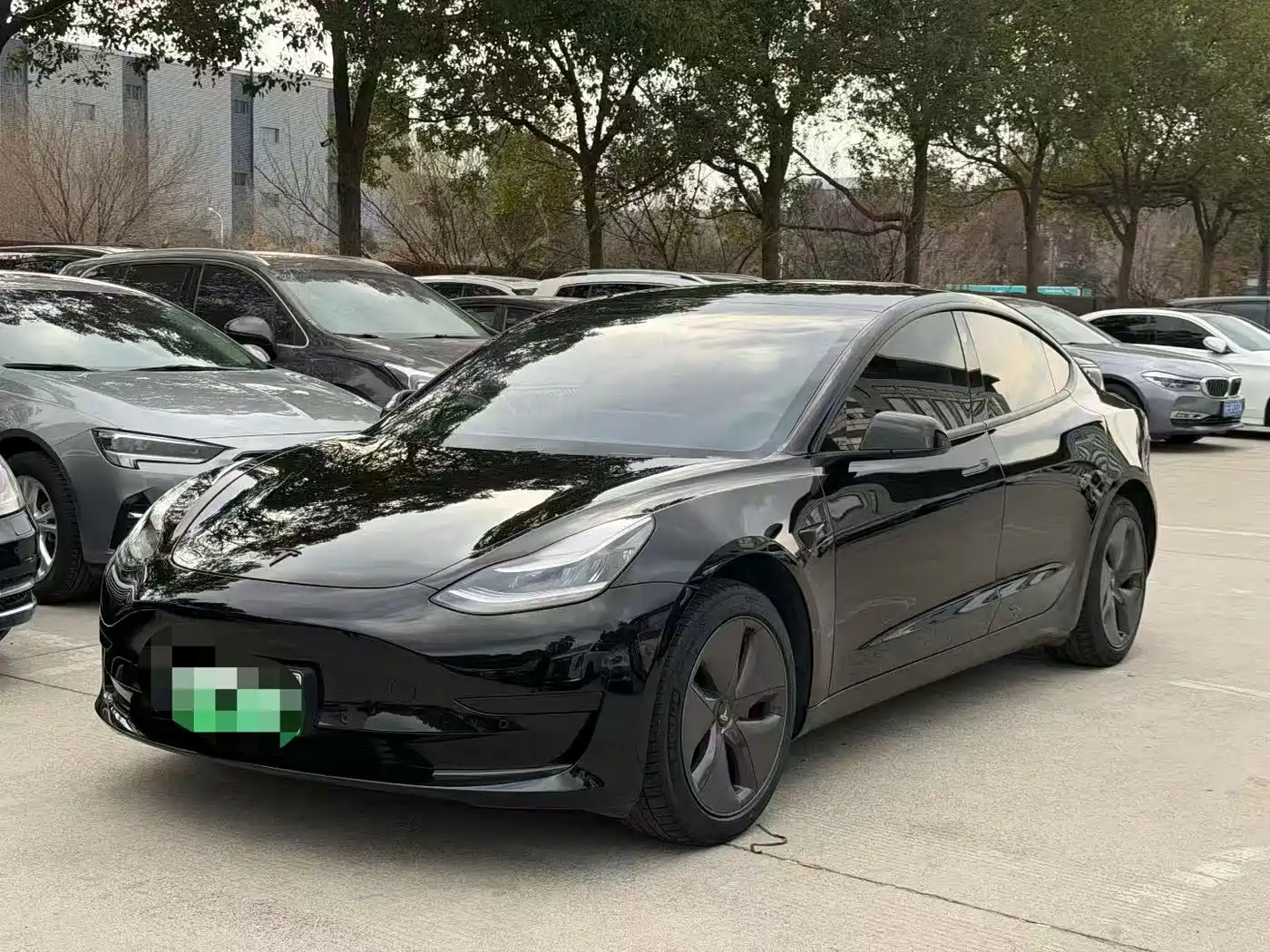 TESLA MODEL 3