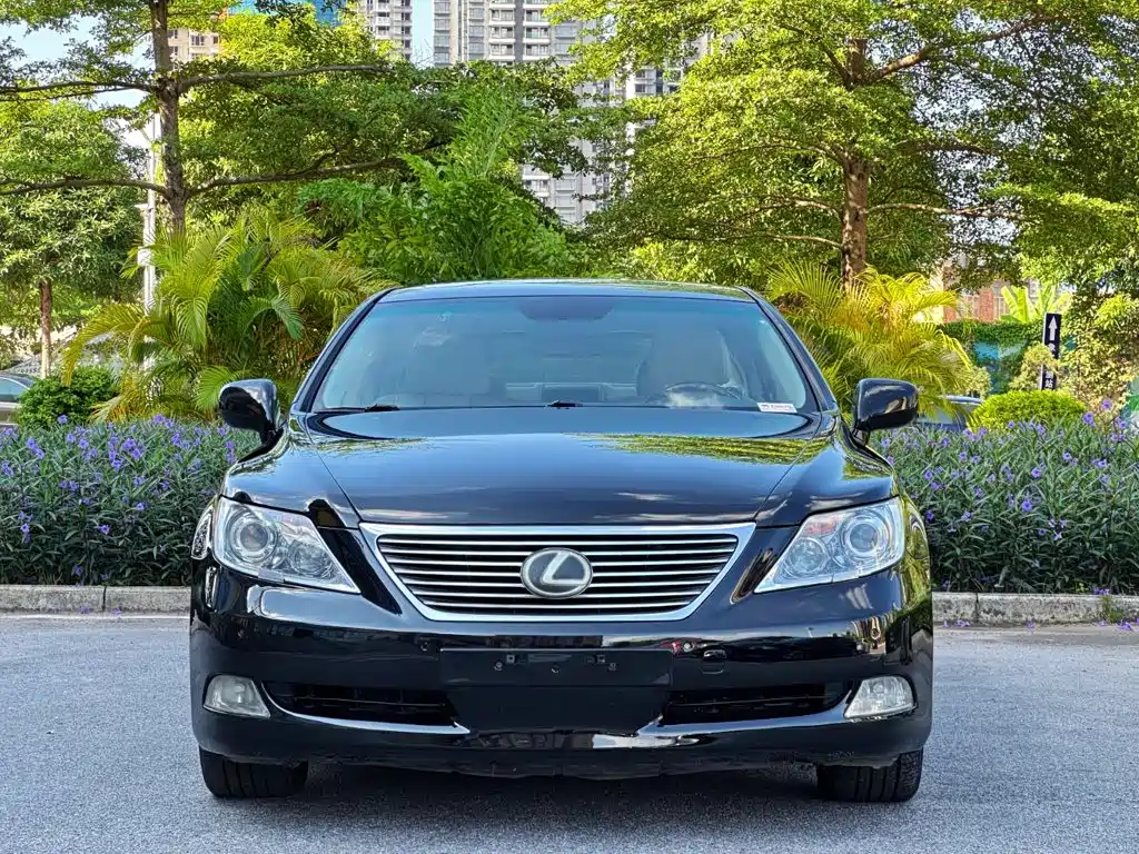 Фото 3 - Lexus LS