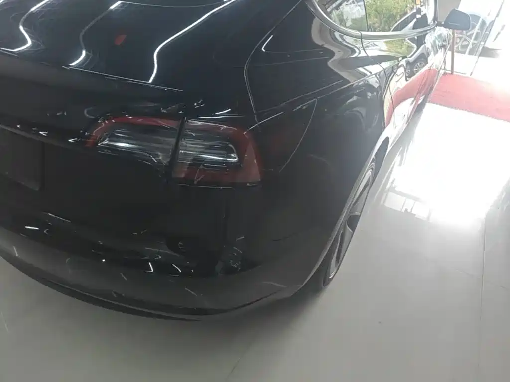 Фото 8 - Tesla Model 3