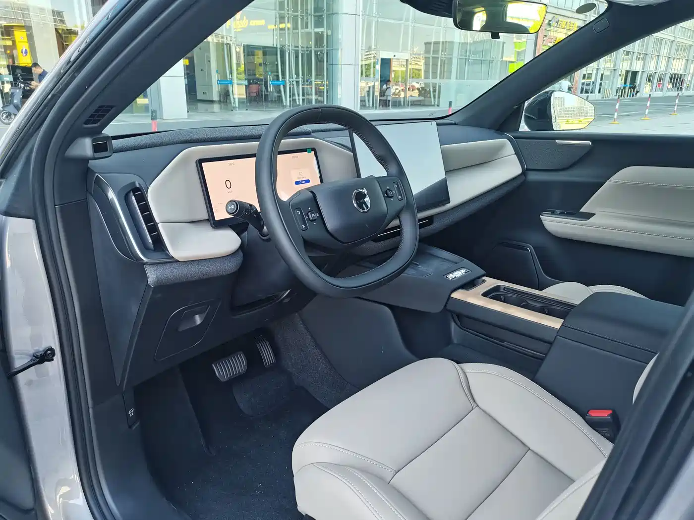 Volvo XC70 Plug-in Hybrid 2026 2025 Standard