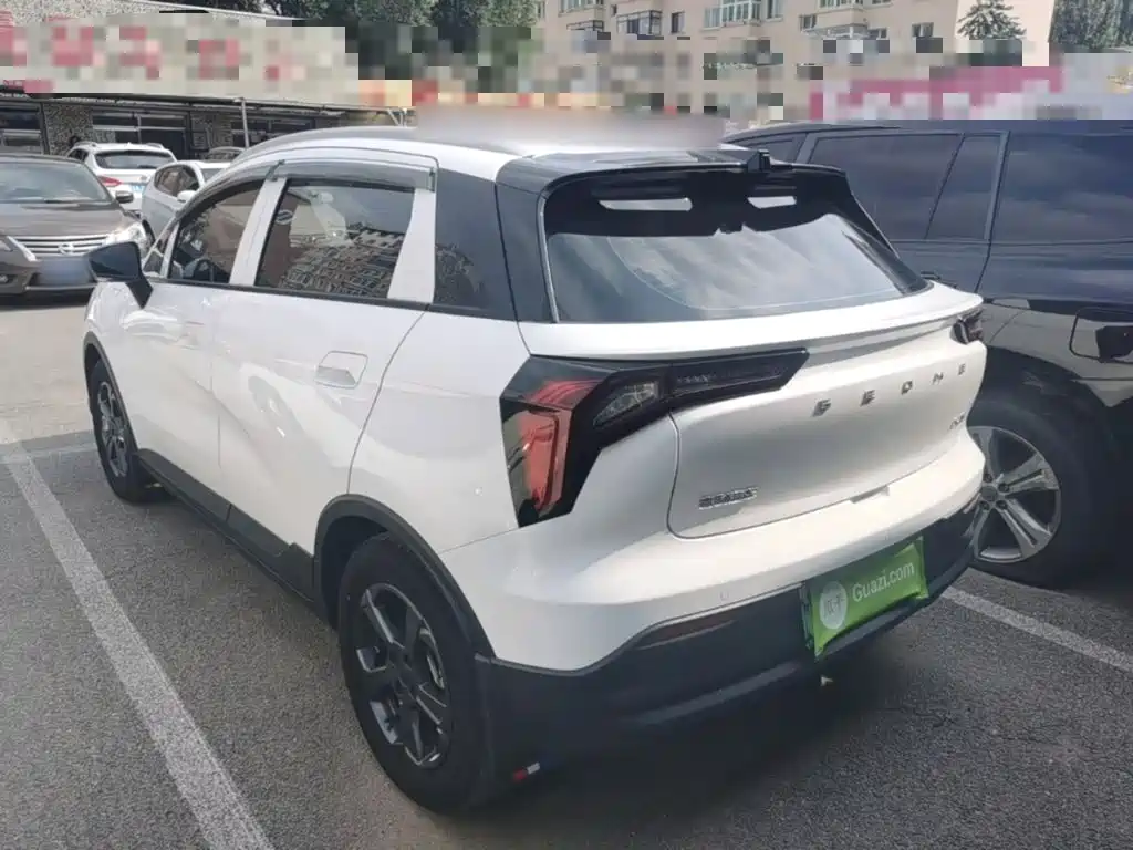 Фото 5 - Geely Geometry E Firefly