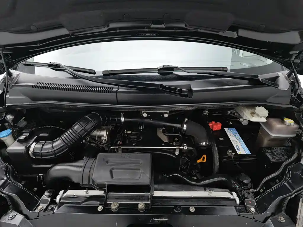 JAC Refine M5 2015 2013 2.0T Petrol Automatic Official Edition