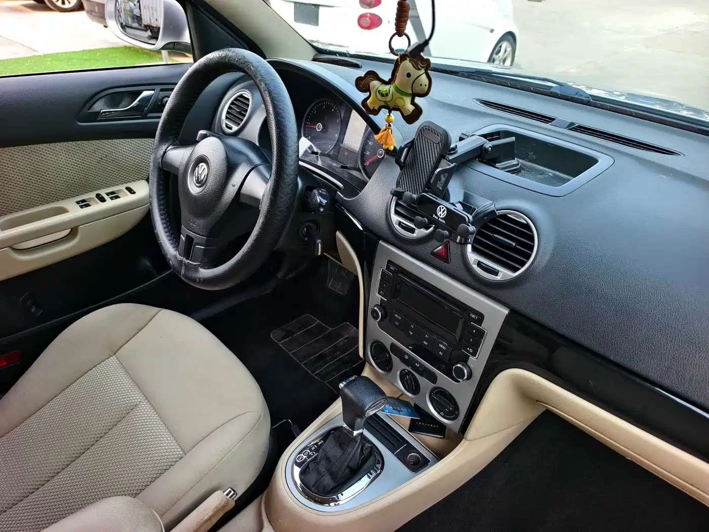 Volkswagen Lavida 2011 1.6L Automatic Leisure Edition фото 14