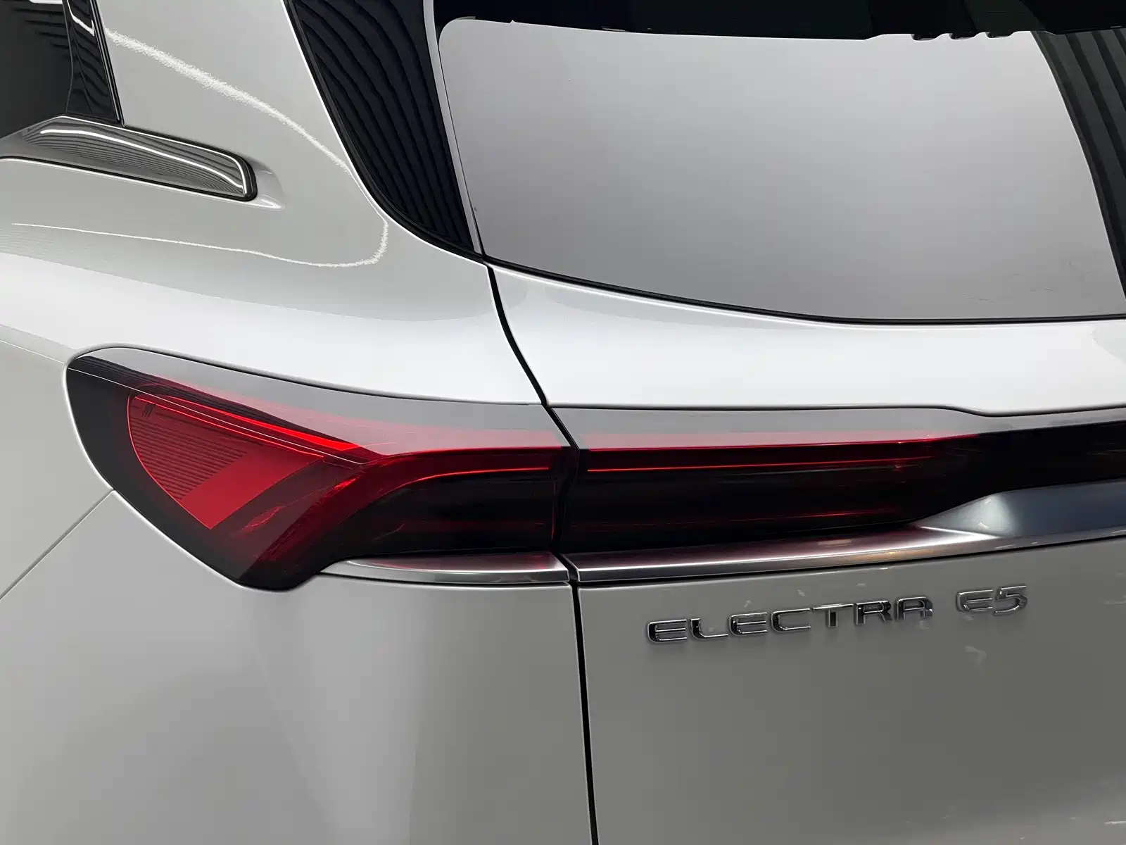 Фото 20 - Buick E5