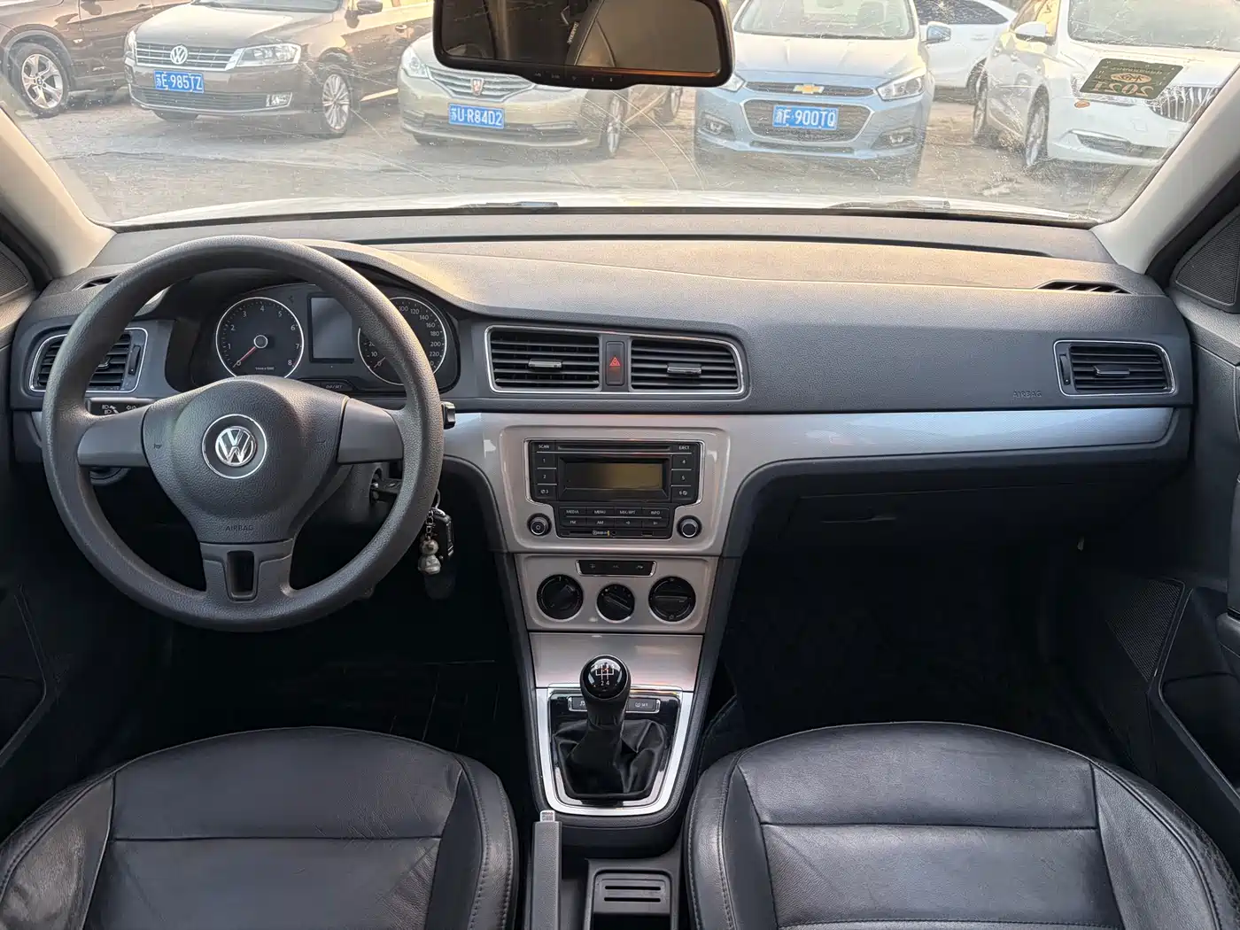 Volkswagen Lavida Tour 2013 1.6L Manual Comfort фото 10