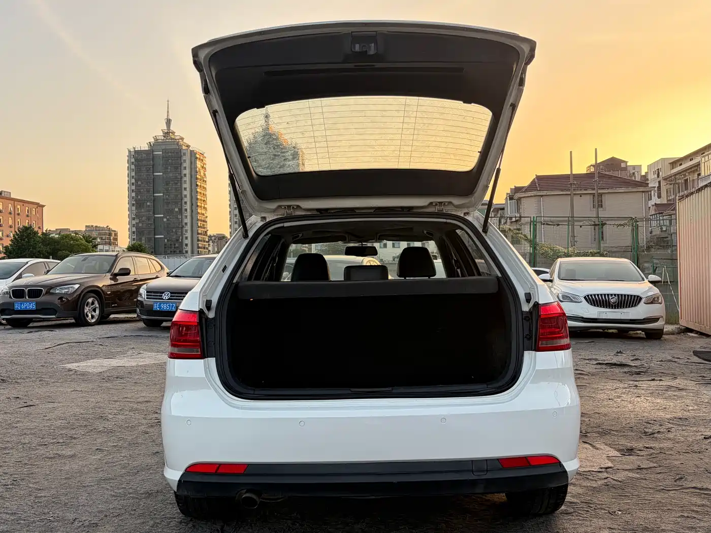 Volkswagen Lavida Tour 2013 1.6L Manual Comfort фото 7