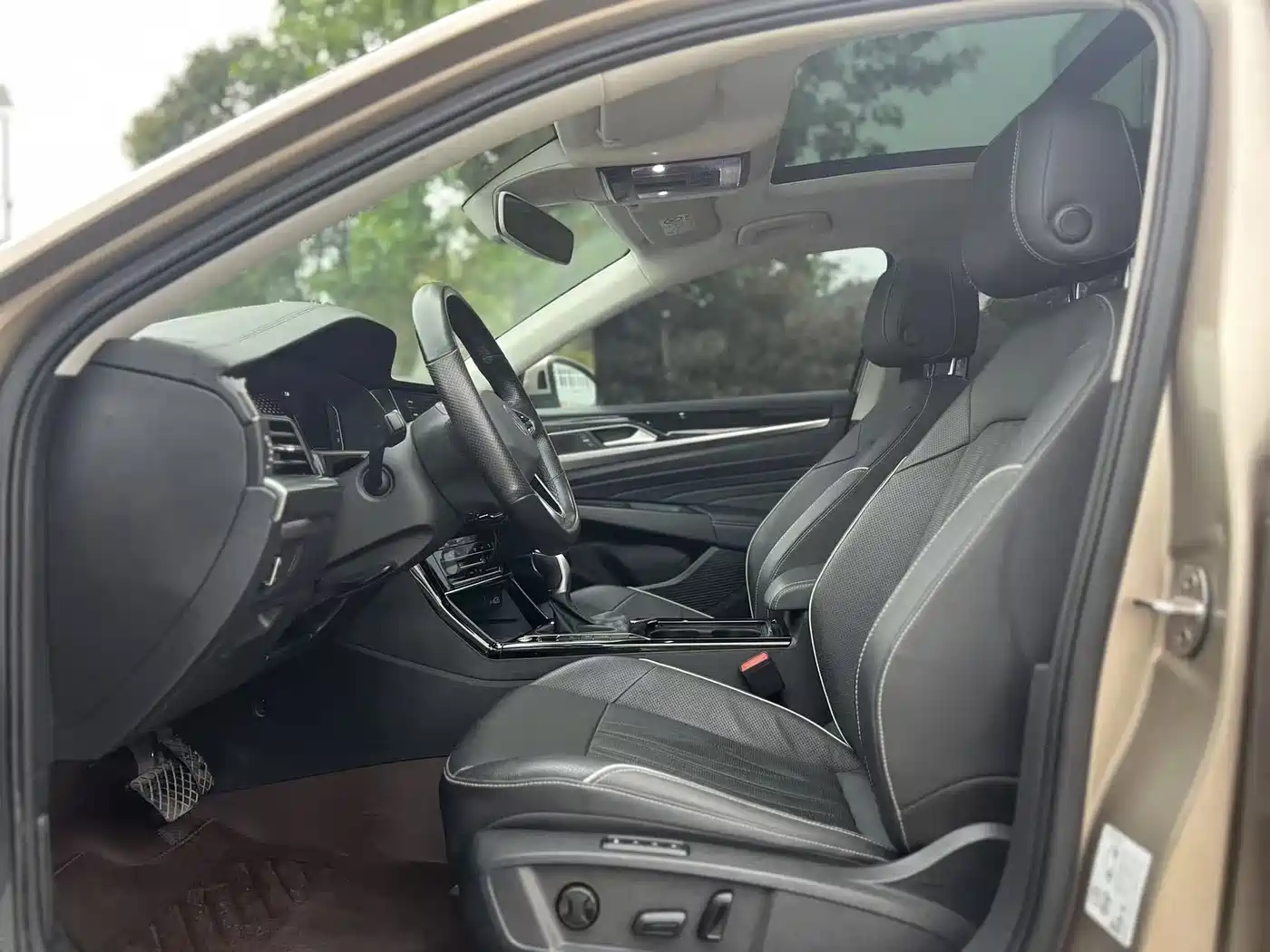 Volkswagen Passat 2022 330TSI Starlight Luxury Edition фото 5