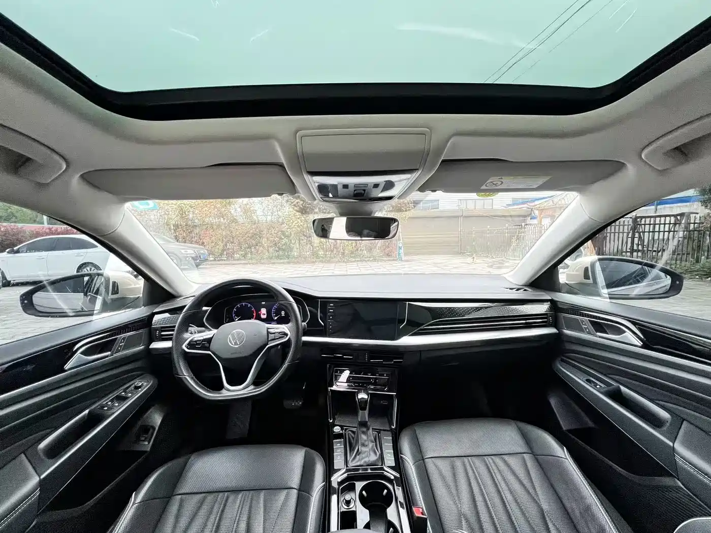 Volkswagen Passat 2022 330TSI Starlight Luxury Edition фото 7