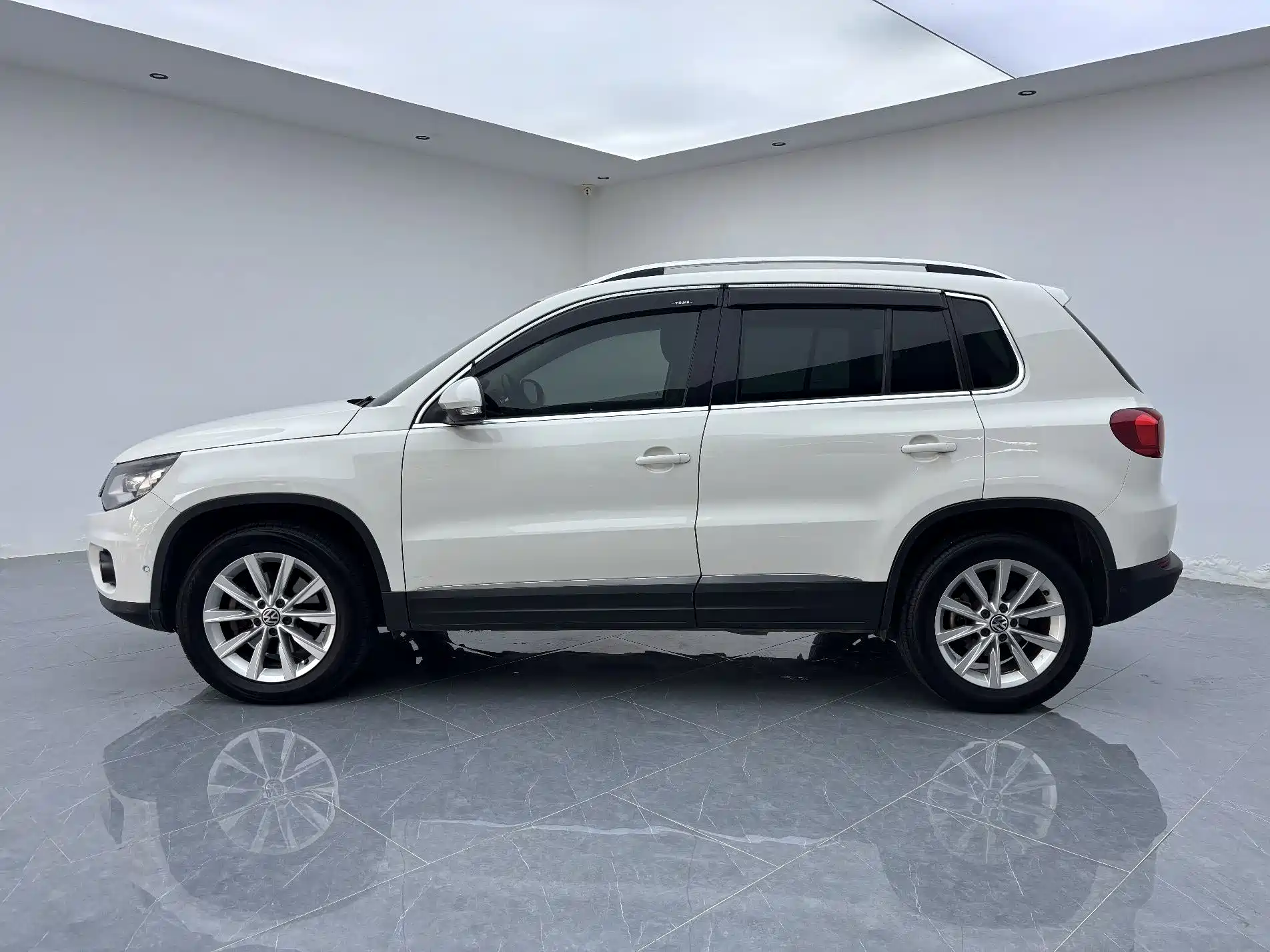 صورة 5 - Volkswagen Tiguan