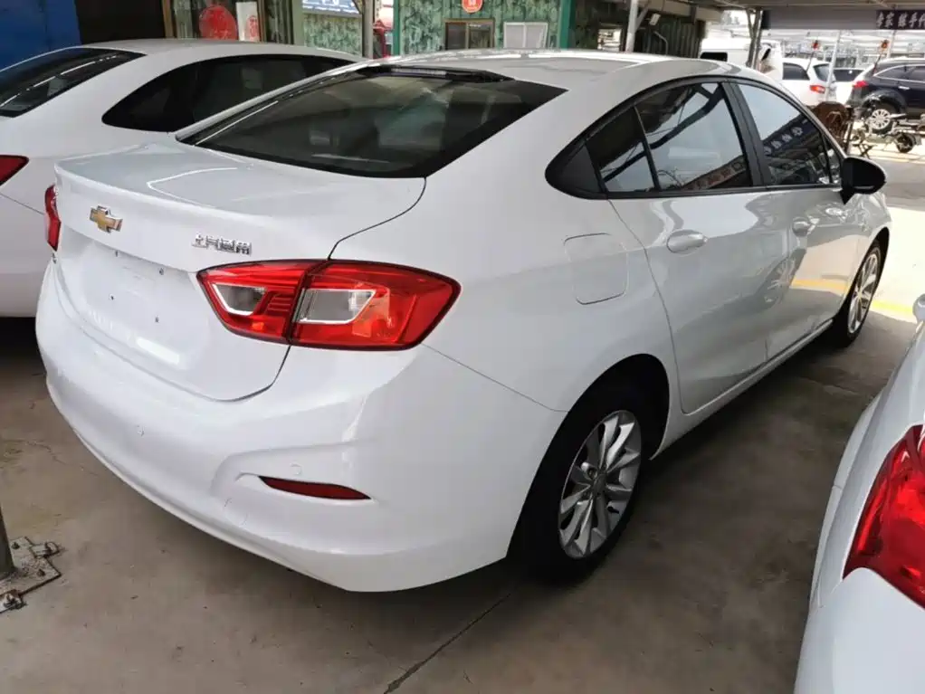 Chevrolet Cruze 2017 2018 320 Automatic Pioneer Sunroof Edition