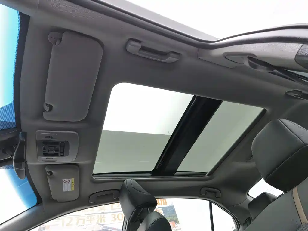 Photo 14 - Toyota Camry