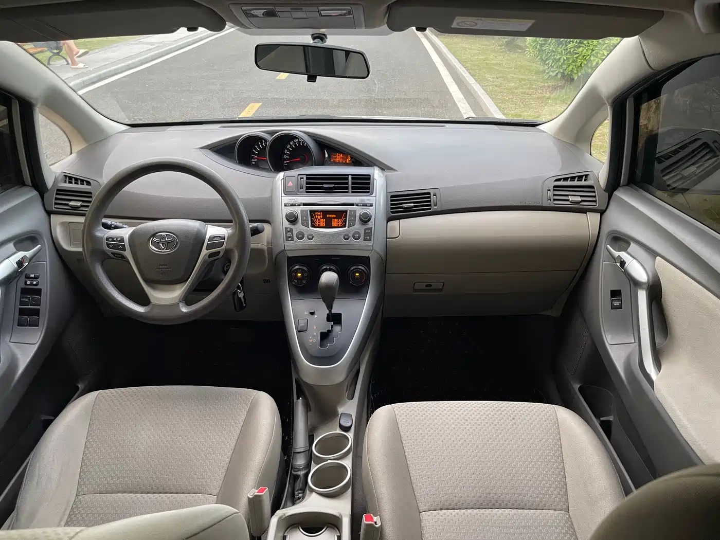 صورة 8 - Toyota E'Z