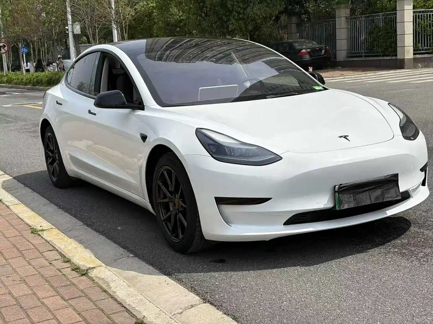 TESLA MODEL 3