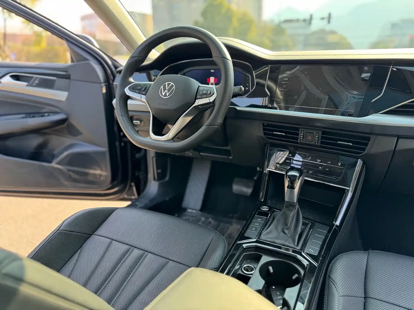 Volkswagen Passat 2025 Outstanding 380TSI Starlight Dragon Soaring Edition фото 15