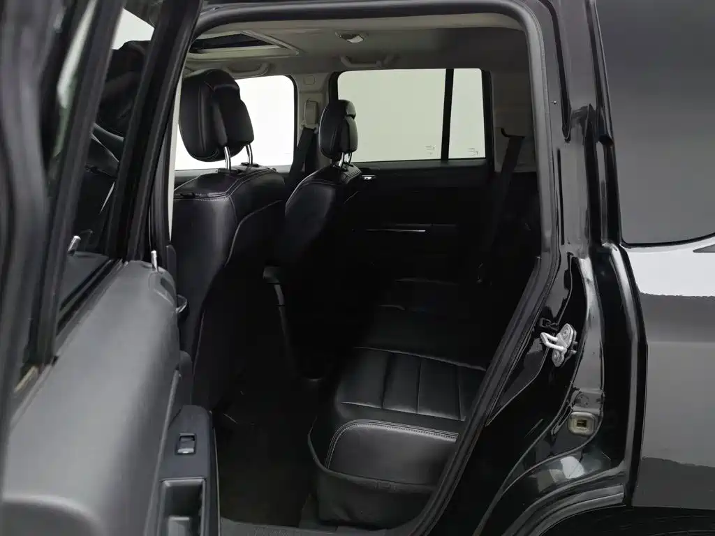 Jeep Compass (Import) 2012 2011 2.4L 4WD Luxury Navigation Edition