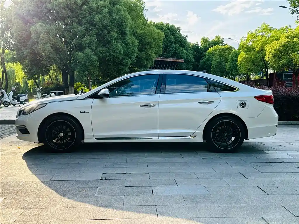 Hyundai Sonata 2015 1.6T GLS Smart фото 18