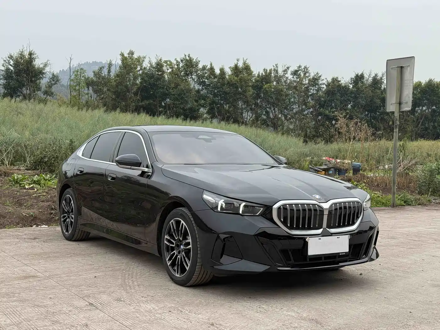 BMW 5 Series 2025 530Li Leading M Sport Package фото 20