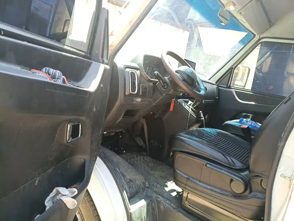 Iveco Daily 2024 2023 2.5T A37M1 Multi-purpose Passenger Vehicle Long Wheelbase Medium Roof Dual Tire Sliding Door Automatic