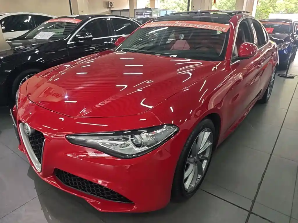 Alfa Romeo Giulia 2018 2017 2.0T 200HP Luxury Edition