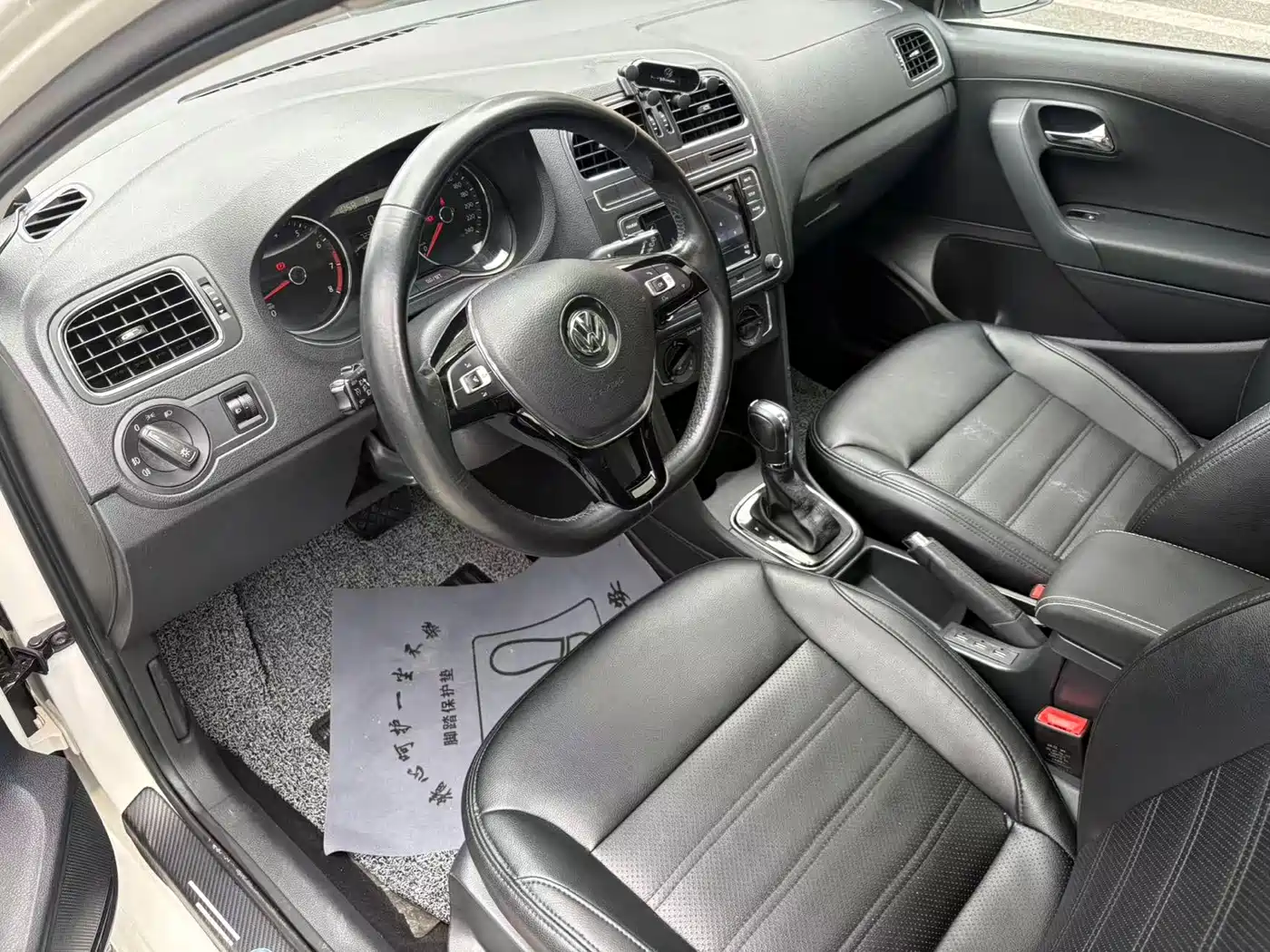 Volkswagen Polo 2016 1.6L Automatic Comfort фото 5