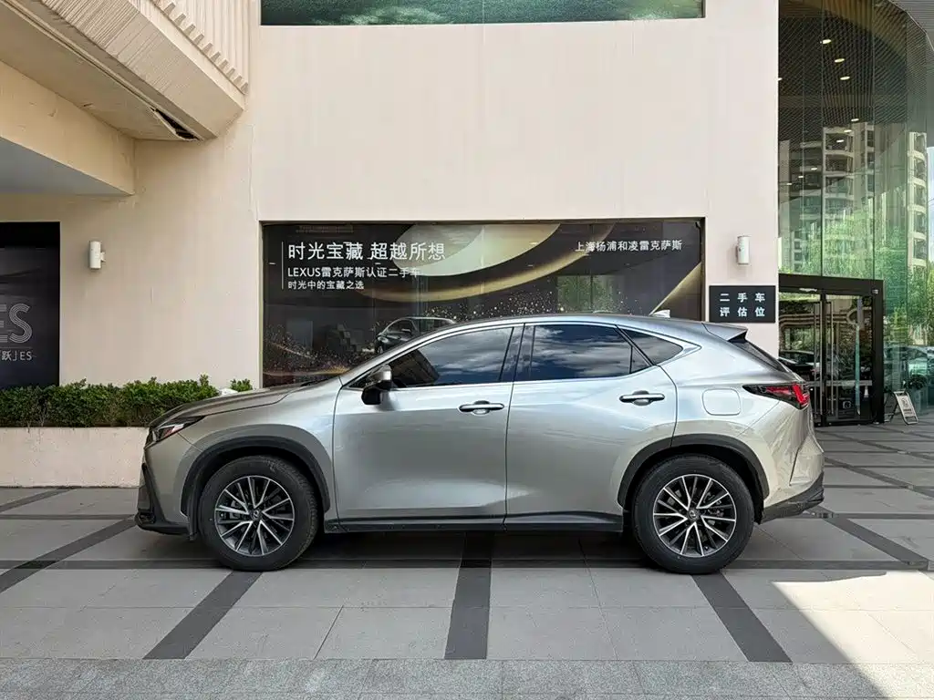 Фото 2 - Lexus NX