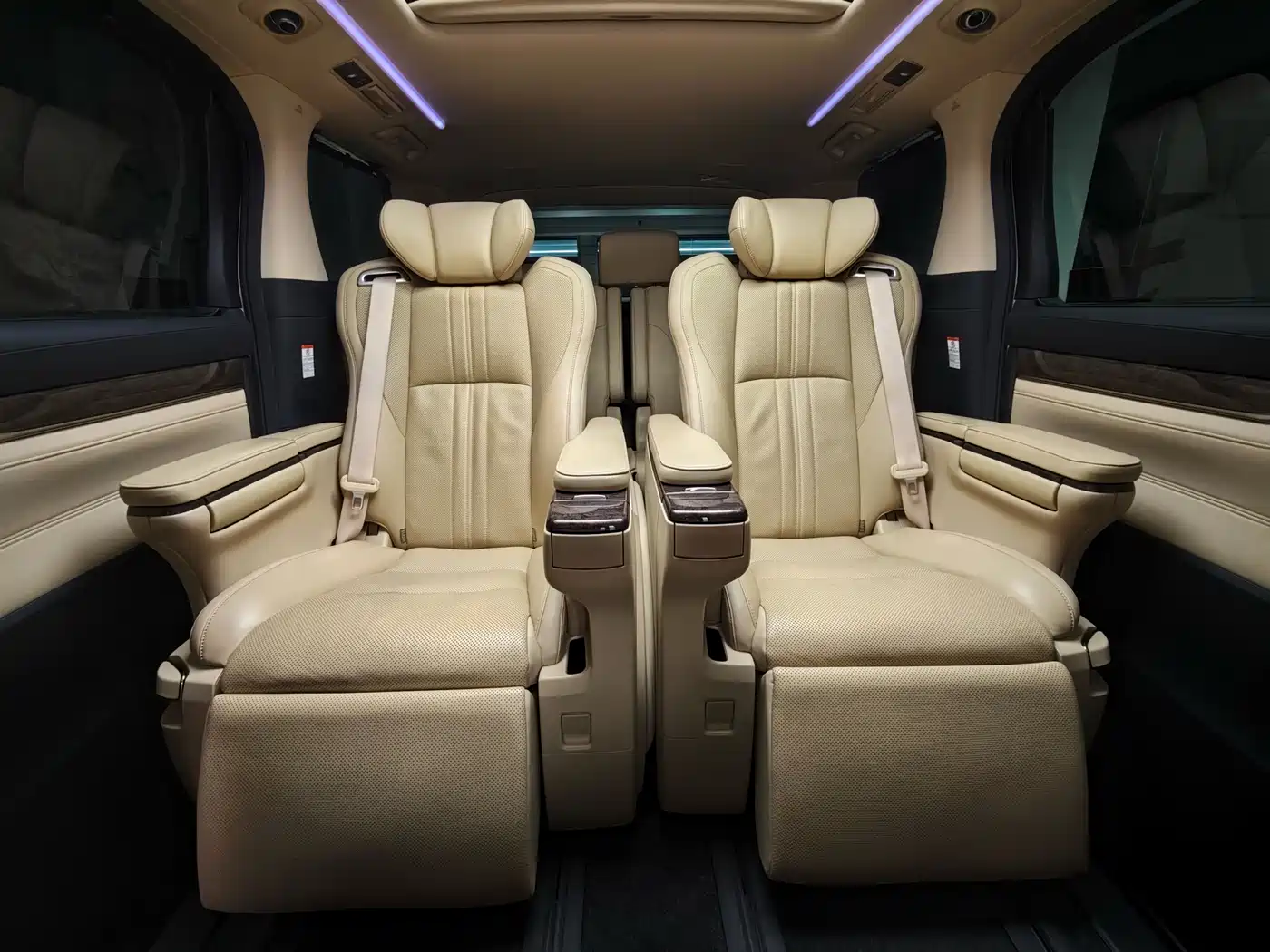 Toyota Alphard 2021 Hybrid 2.5L Premium фото 13