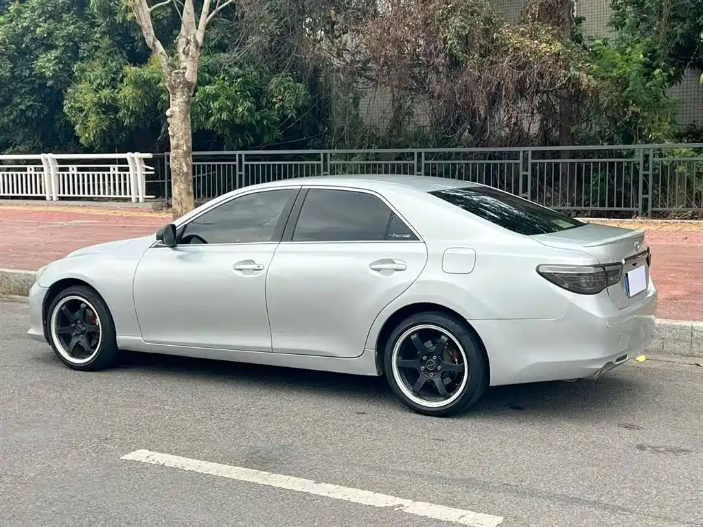 Toyota Reiz 2010 2.5V Elegance Elite Edition фото 4