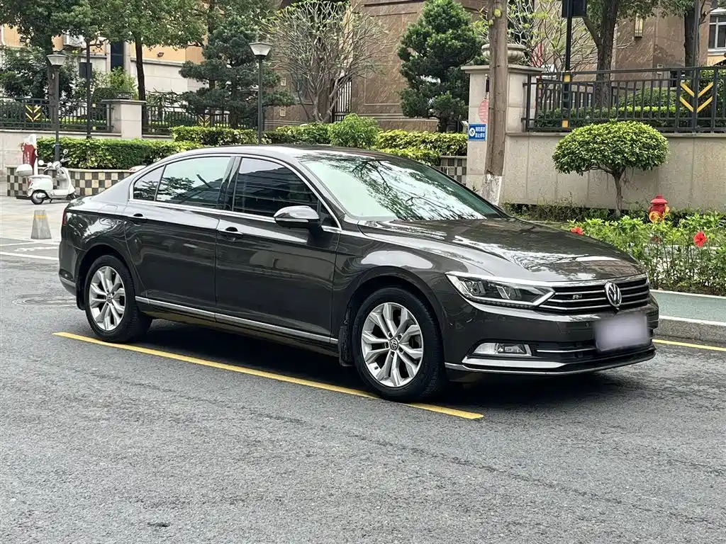Volkswagen Magotan 2017 380TSI DSG Luxury фото 8