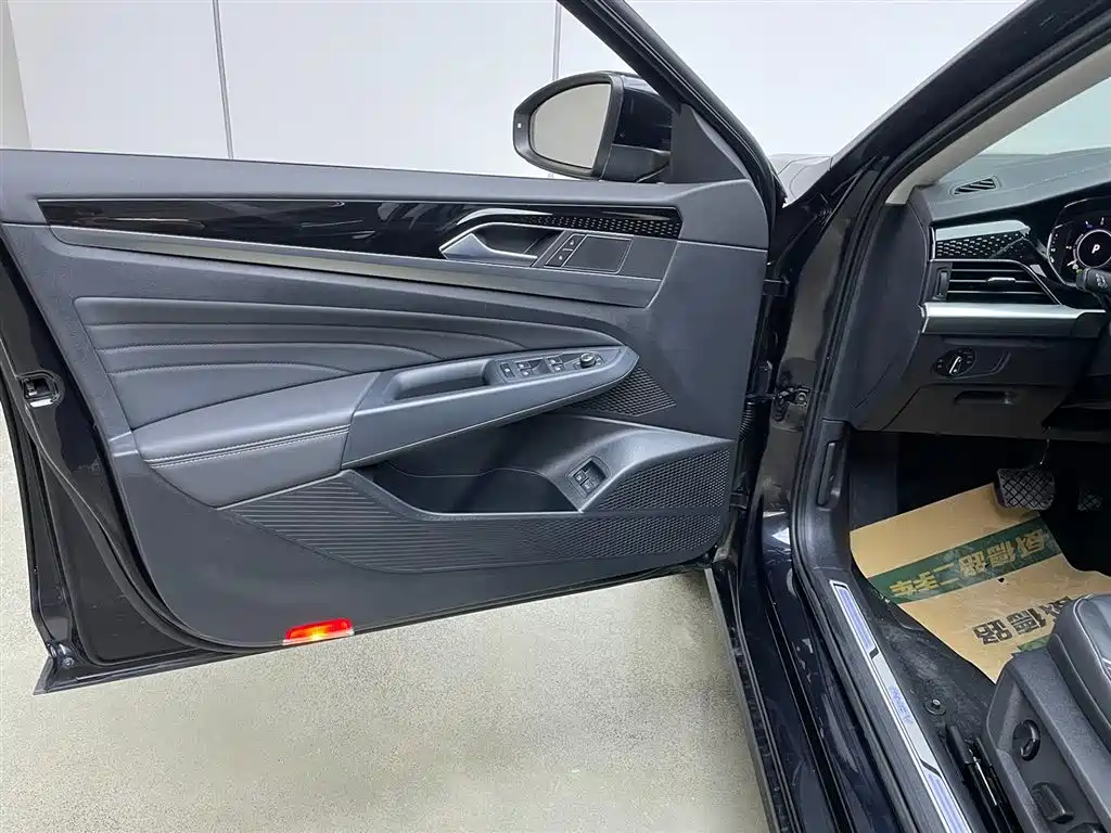 VOLKSWAGEN PASSAT NEW ENERGY