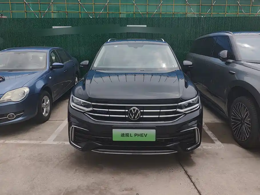 2025 Volkswagen Tiguan L PHEV