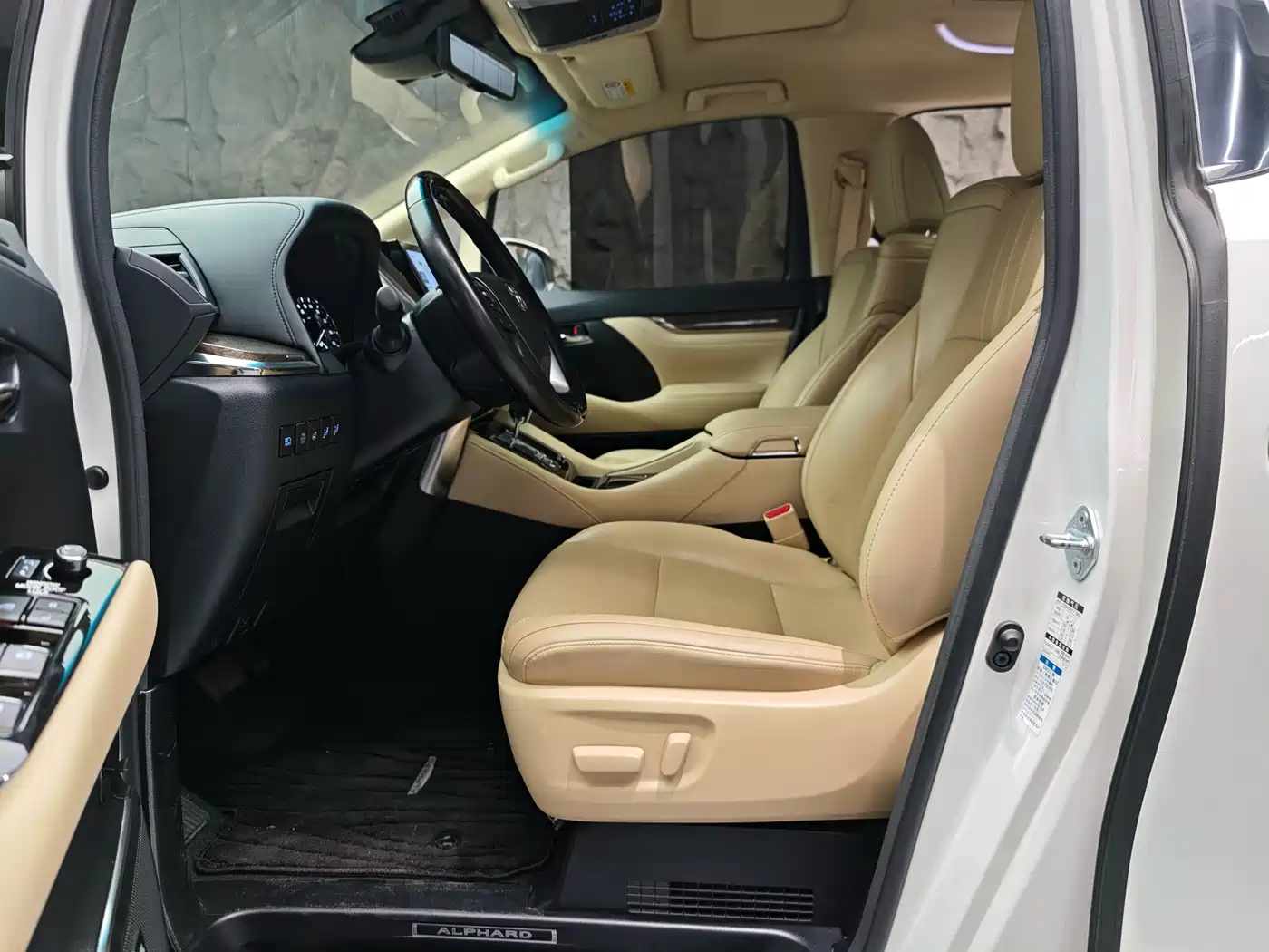 Toyota Alphard 2021 Hybrid 2.5L Premium фото 9