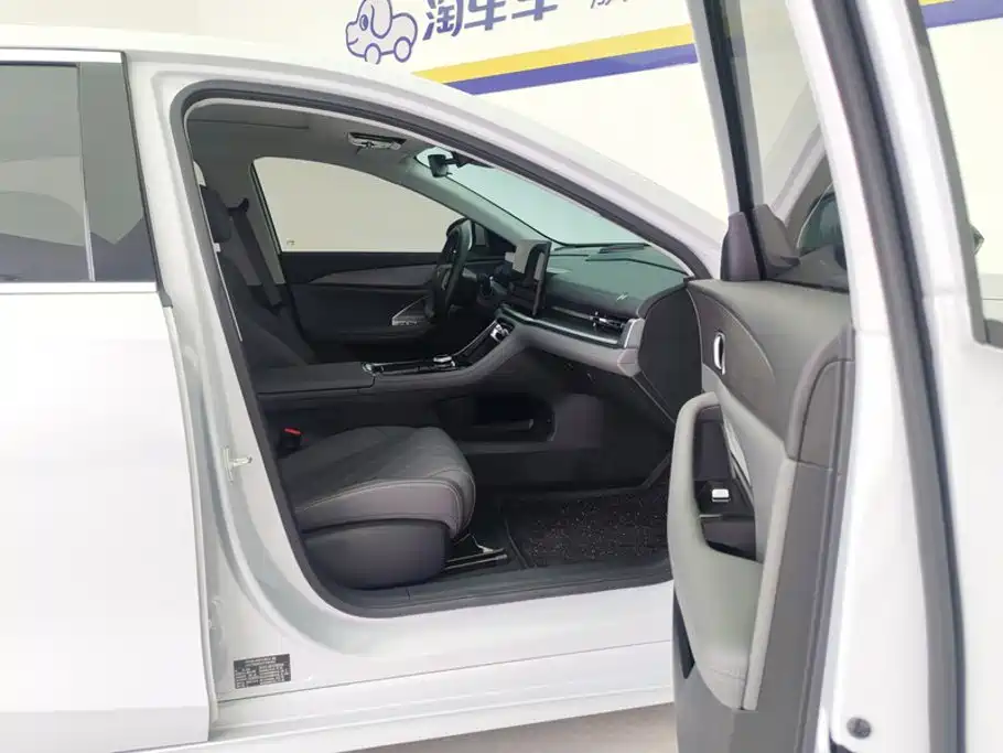 Geely Galaxy Galaxy A7 2025 2025 EM-i 150km Premium Edition