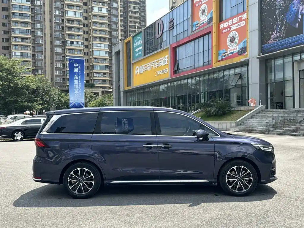 Фото 4 - Roewe iMAX8