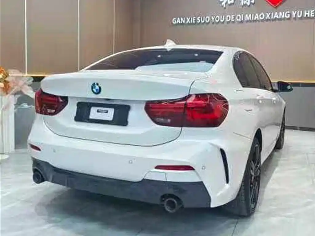 BMW 1 Series 2021 120i M Sport фото 9
