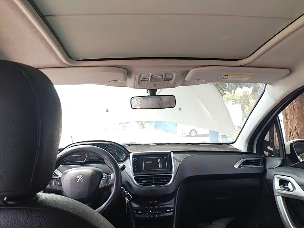 Photo 18 - Peugeot 2008