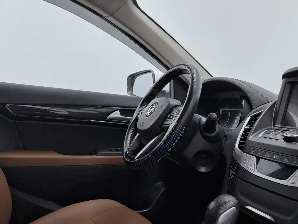 Dongfeng Fengdu MX5 2017 2016 2.0L Automatic Flagship Edition