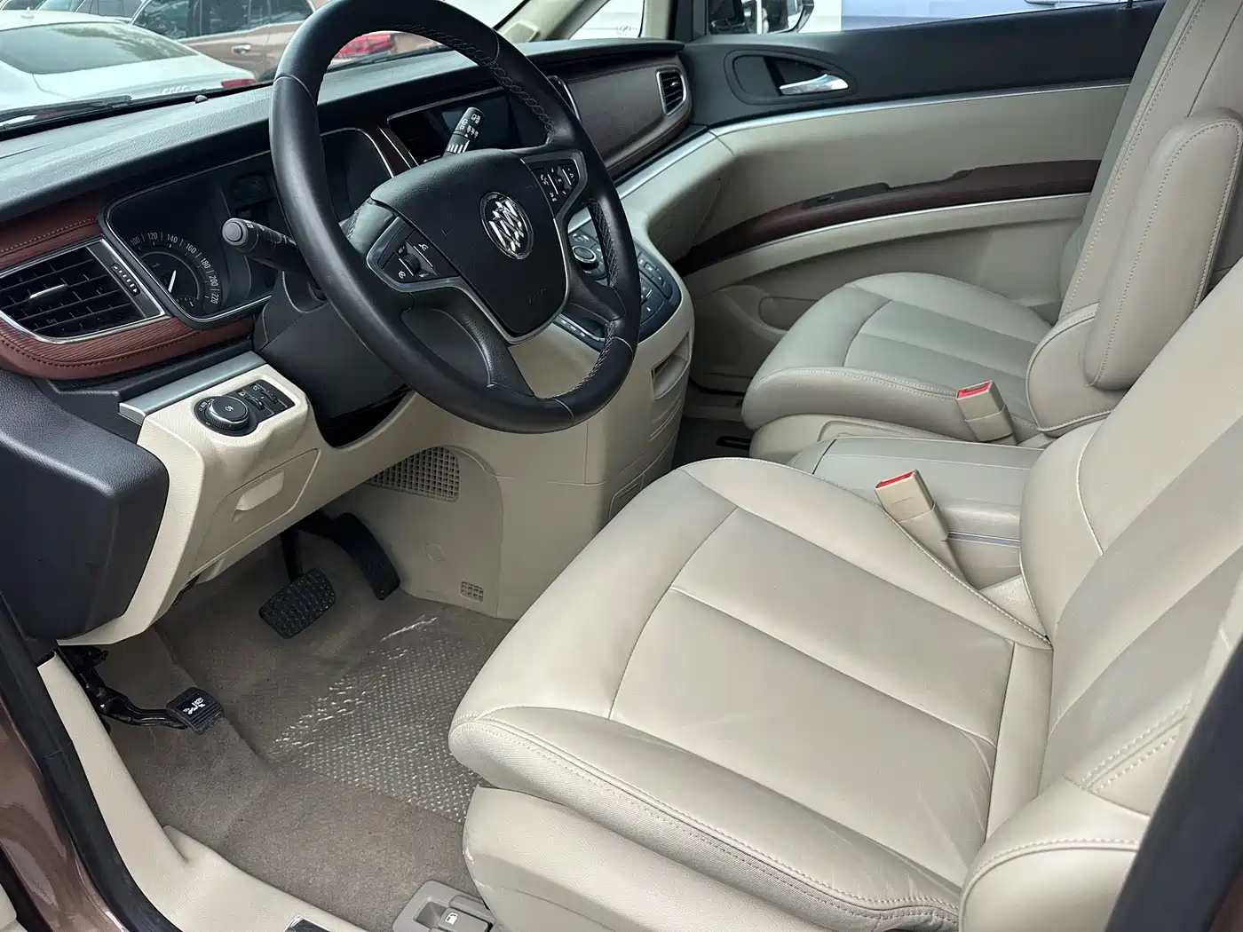 Buick GL8 2018 28T Premium Model China VI фото 10