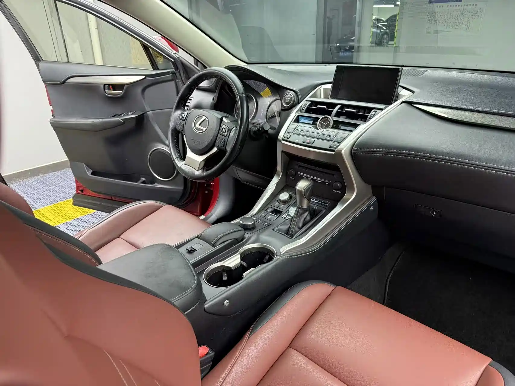 Фото 11 - Lexus NX