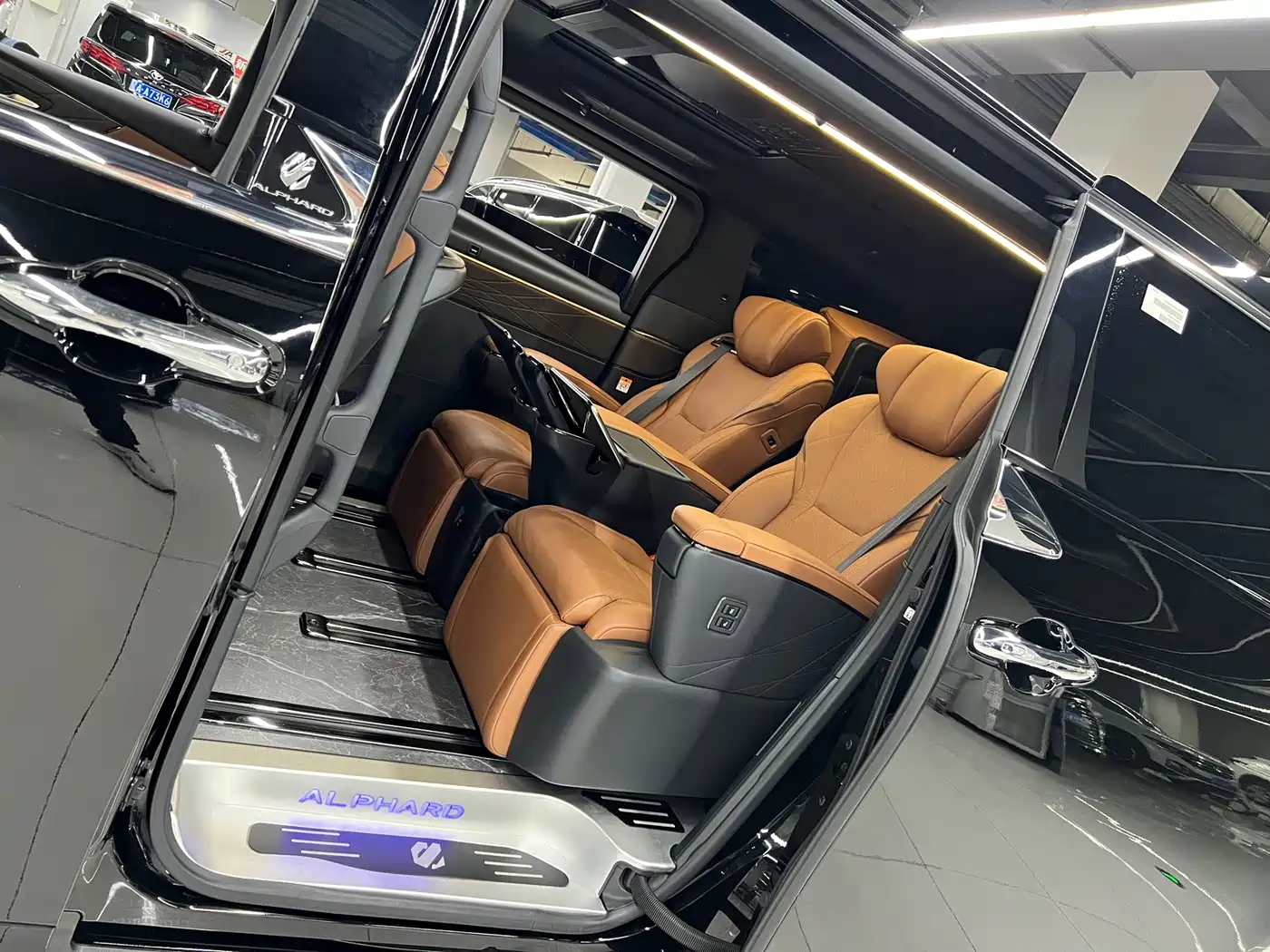 Toyota Alphard 2025 2024 Hybrid 2.5L Ultimate Enjoyment Edition