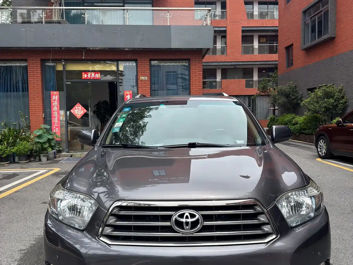Фото 2 - Toyota Highlander