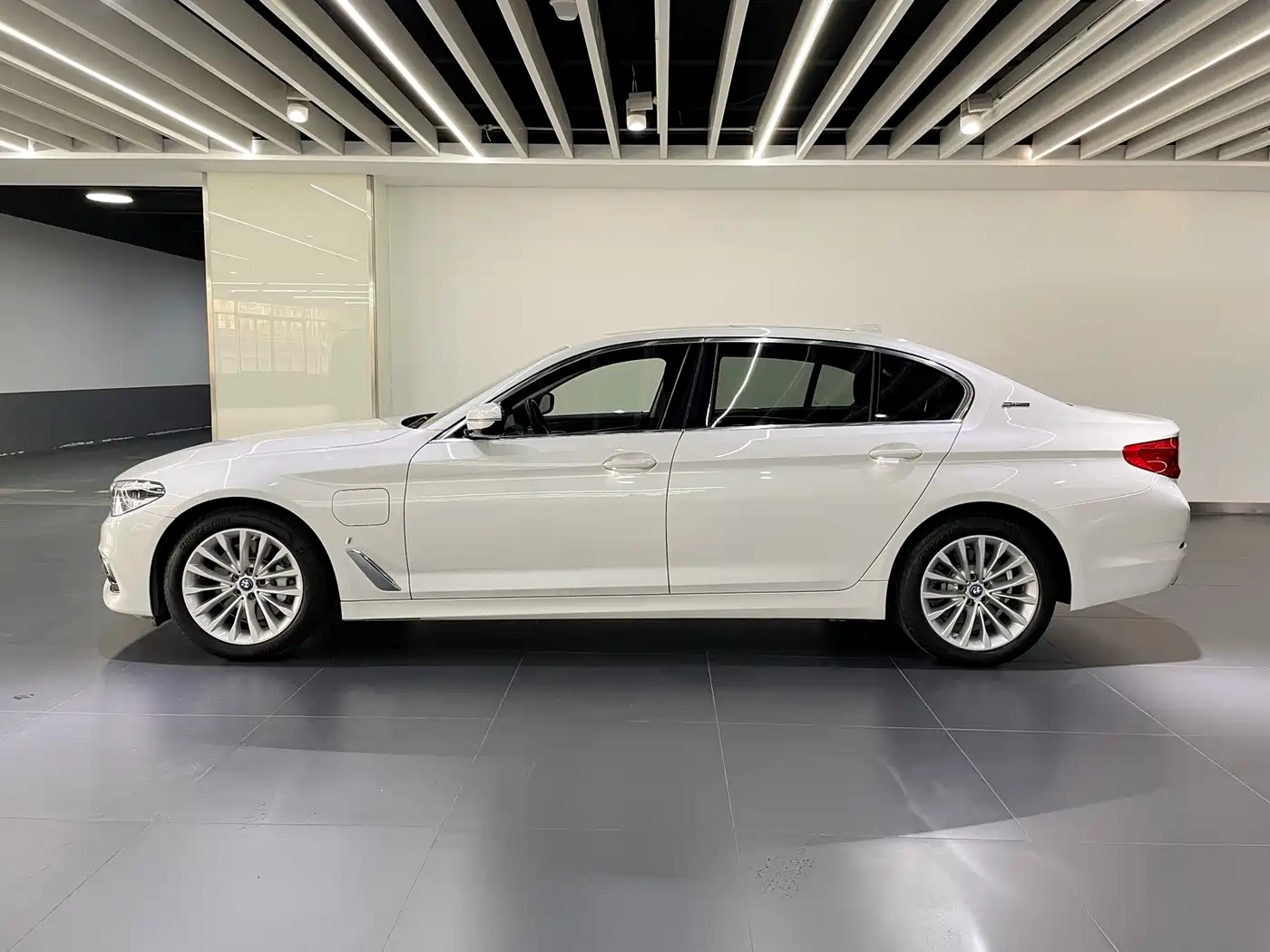 BMW 5 SERIES NEW ENERGY