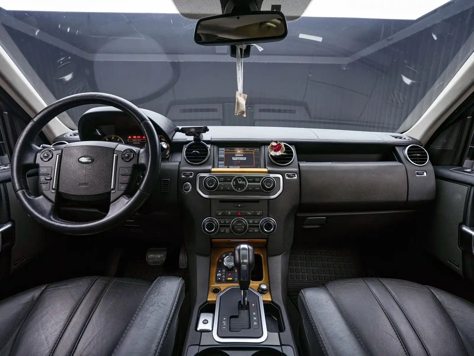 Photo 8 - Land Rover Discovery