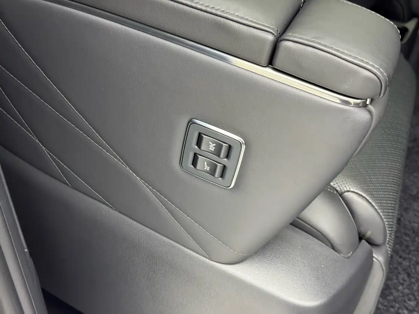 Toyota Vellfire 2026 2024 Crown Hybrid 2.5L Executive Premium Edition
