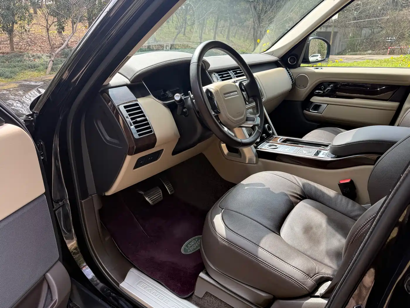 Land Rover Range Rover 2022 3.0 L6 360PS Golden Age Edition фото 5