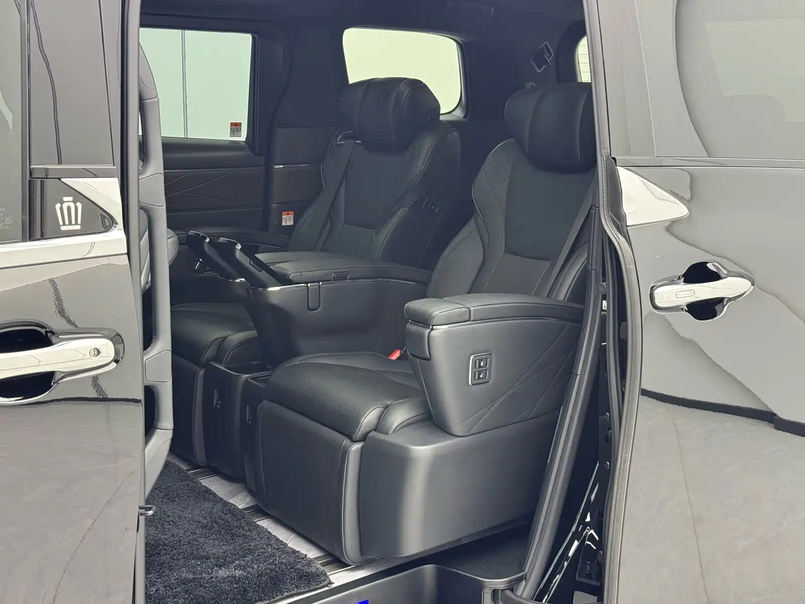 Фото 8 - Toyota Vellfire